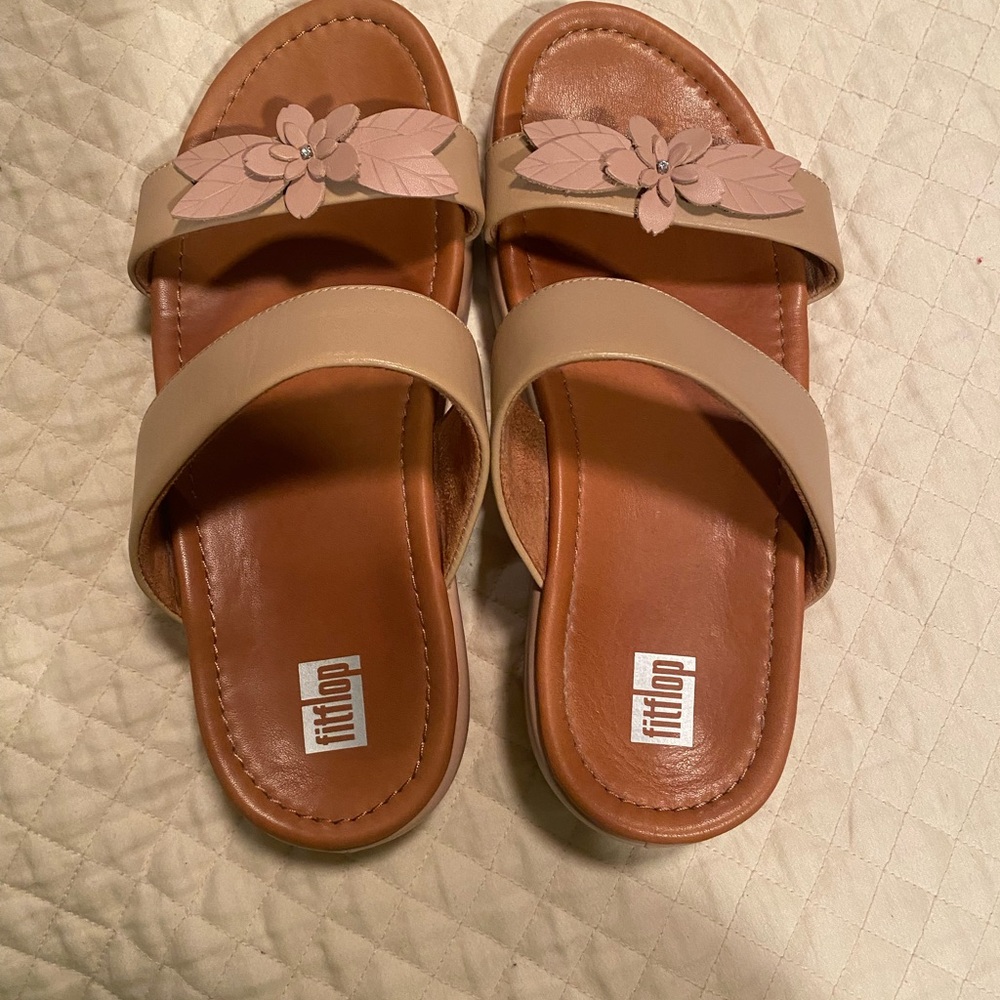FitFlop Women's Tan and Pink NEW size 9 sandals